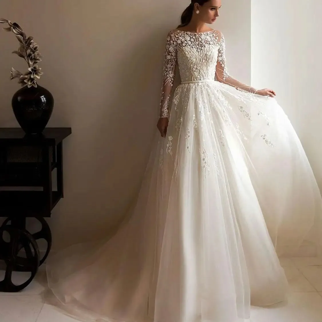 A-line Champagne Tulle Wedding Dress Long Sleeve V-neck Tulle Bridal Dress