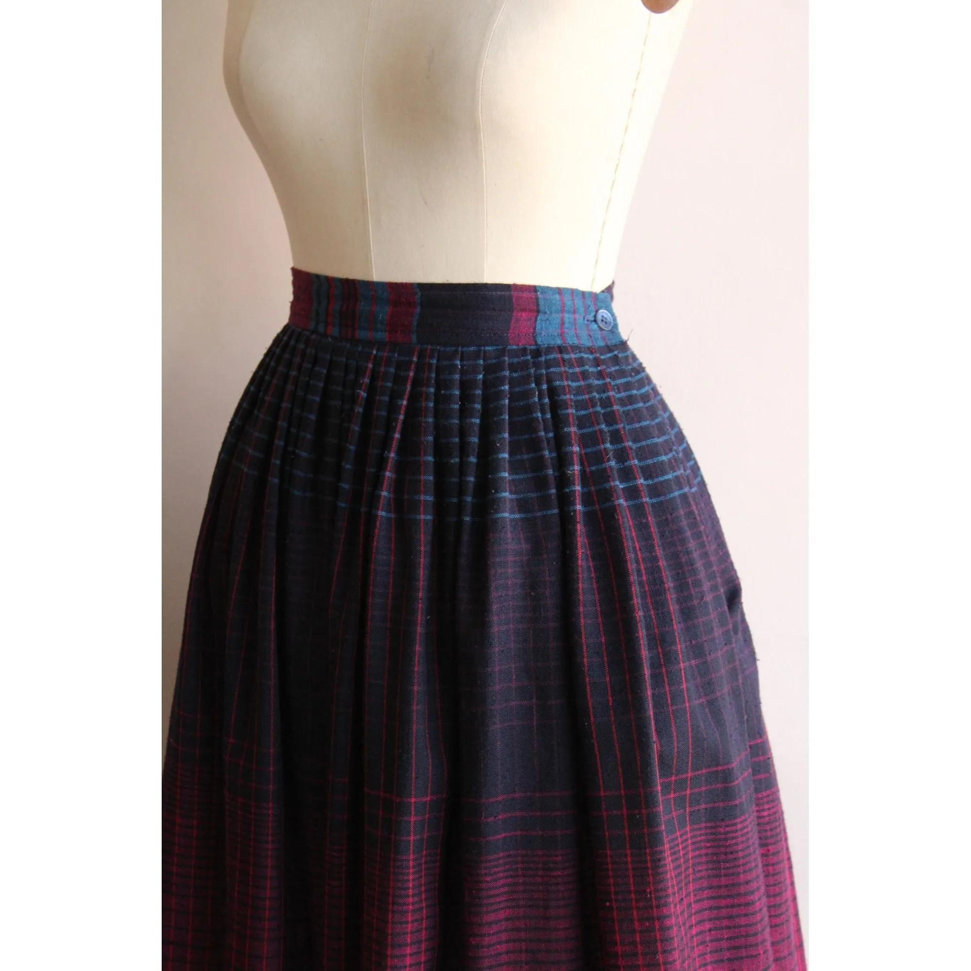 Vintage 1980s The Villager Plaid Check Pleated Full Skirt with Pocket